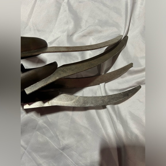REAL METAL Freddy Krueger Claw - Picture 4 of 6
